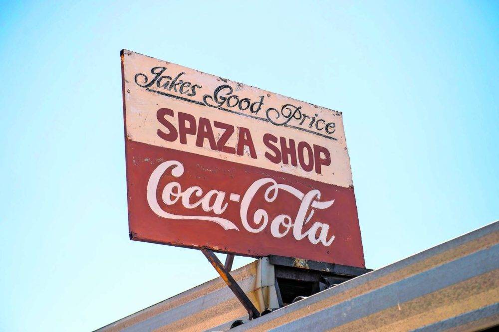 Traditional Retail Outlets Outpace Supermarkets in 2025