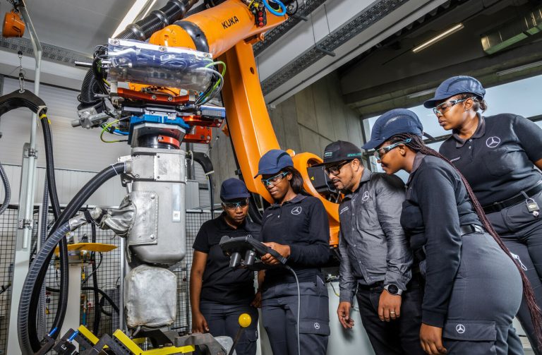 New Mechatronics Qualification Debuts at Mercedes-Benz Academy