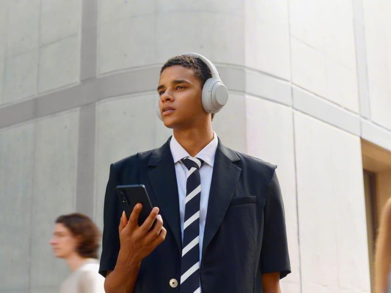 Sony Brings Back the XM4